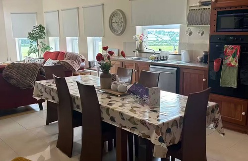 Milltown House | Hilltop House Tuam