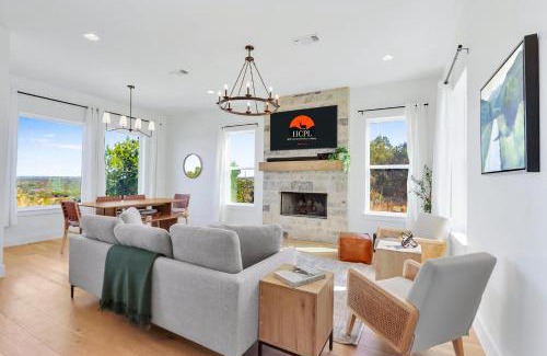 Johnson City House | Hilltop House