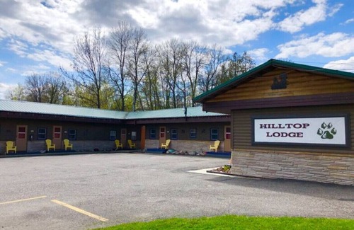 International Falls Cabin | Hilltop Lodge Two Double - Room 106