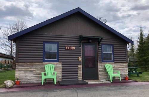 International Falls Cabin | Hilltop Lodge - Willow -Triple Cabin