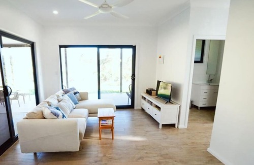 Pillar Valley Apartment | Hilltop Retreat - best of both worlds: Beach/farm