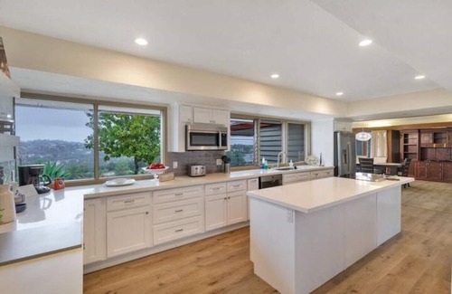 North Ridge Villa | Hilltop Retreat - MAIN HOUSE, 40-acres, Open Views