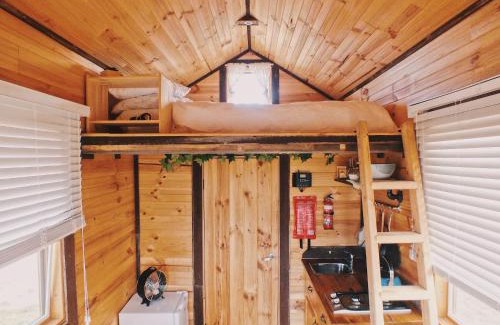 Tallarook House | Hilltop Tiny House by Tiny Away