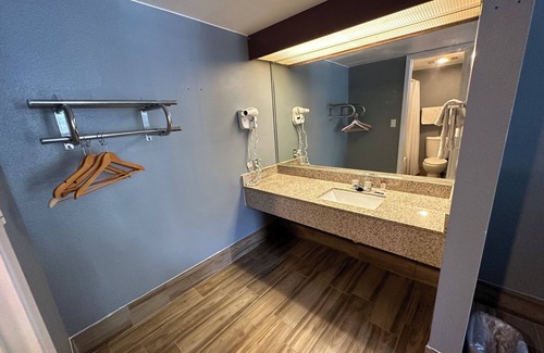 Wetmore Hotel | HillView Inn