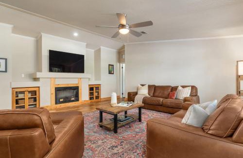 Fredericksburg House | Hilmy BnB Hot Tub Fire Pit Pet friendly
