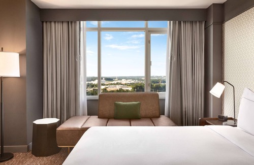Linthicum Heights Hotel | Hilton Baltimore BWI Airport