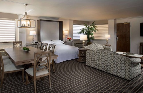 Northbrook Hotel | Hilton Chicago/Northbrook