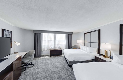 Oak Lawn Hotel | Hilton Chicago/Oak Lawn