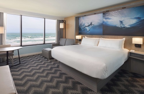 Cocoa Beach Hotel | Hilton Cocoa Beach Oceanfront