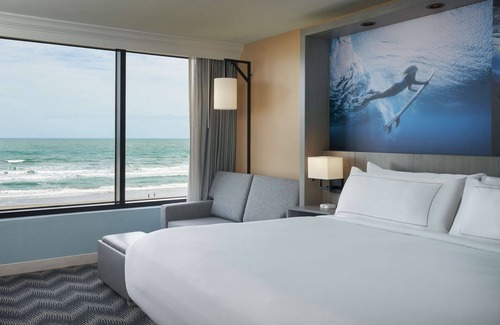 Cocoa Beach Hotel | Hilton Cocoa Beach Oceanfront