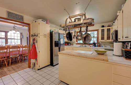 Ames Apartment | 'Hilton Coliseum Townhome' Near Jack Trice Stadium