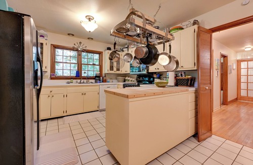 Ames Apartment | 'Hilton Coliseum Townhome' Near Jack Trice Stadium