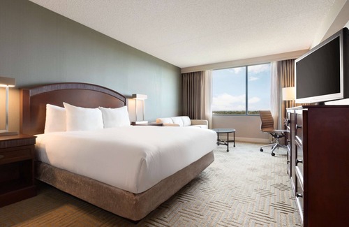 East Brunswick Hotel | Hilton East Brunswick Hotel & Executive Meeting Center