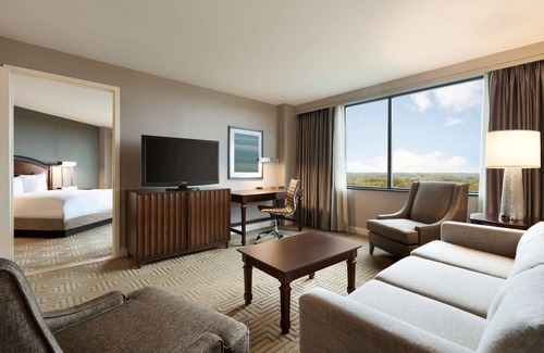 East Brunswick Hotel | Hilton East Brunswick Hotel & Executive Meeting Center