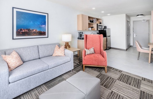 Uptown Hotel | Hilton Garden Inn Albuquerque Uptown