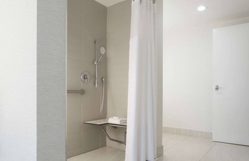Waller Creek District Hotel | Hilton Garden Inn Austin Downtown