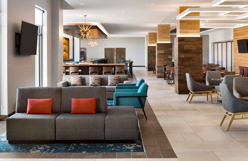 Brookfield Hotel | Hilton Garden Inn Milwaukee Brookfield Conference Center, WI