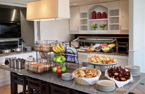 Saint-Laurent Hotel | Hilton Garden Inn Montreal Airport
