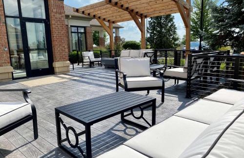 Summit Corners Hotel | Hilton Garden Inn Oconomowoc