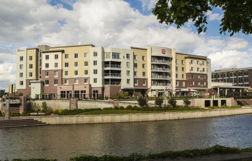 Downtown Hotel | Hilton Garden Inn Sioux Falls Downtown