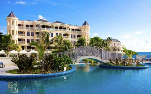 Diamond Valley Resort | Hilton Grand Vacations Club The Crane Barbados