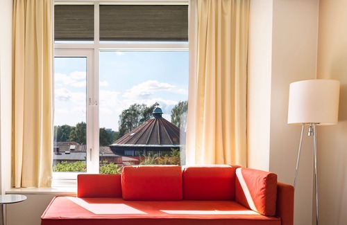 Lantinen District Hotel | Hilton Helsinki Kalastajatorppa