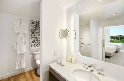 Ludlam Hotel | Hilton Miami Dadeland