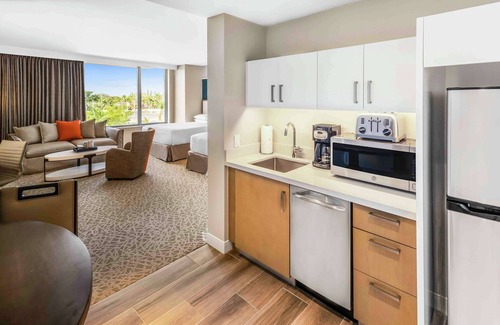 Ludlam Hotel | Hilton Miami Dadeland
