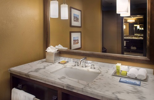 Airport Township Hotel | Hilton St. Louis Airport