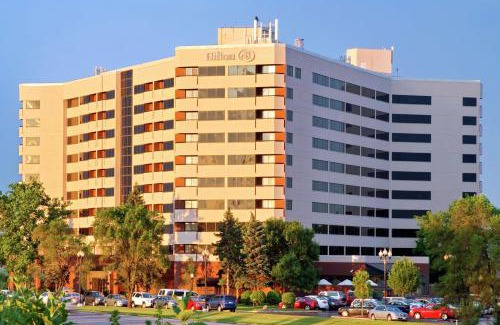 Oakbrook Terrace Hotel | Hilton Suites Chicago/Oakbrook Terrace