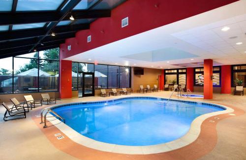 Oakbrook Terrace Hotel | Hilton Suites Chicago/Oakbrook Terrace