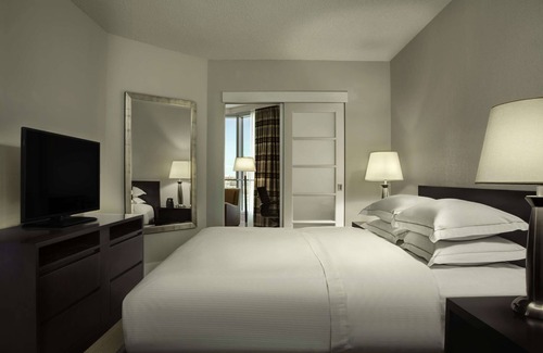 Markham Hotel | Hilton Toronto/Markham Suites Conference Centre & Spa