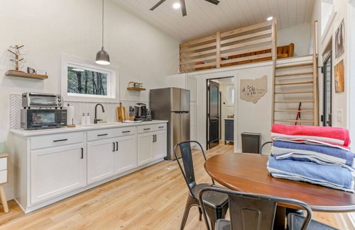 Logan Cabin | Hiltop Haven: The Nook