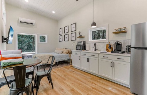 Logan Cabin | Hiltop Haven: The Nook