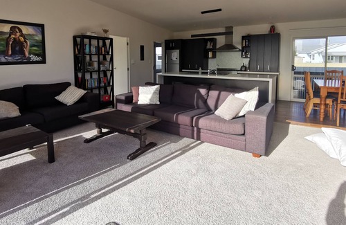 Himatangi Beach House | Himatangi Beach House - two Minutes Walk to the Beach