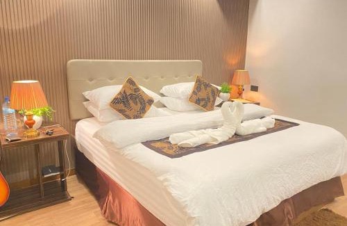 Hanimaadhoo Hotel | Himeyn Beach Inn - Ocho Homes by Eight Continents