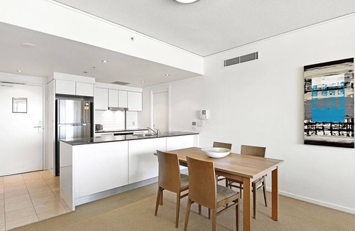 Broadbeach Apartment | Hinterland Views 2BR apartment - Sierra Grand - CoastHM