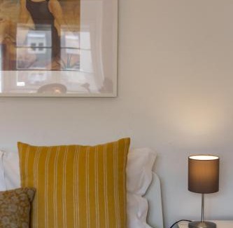 Sao Joao de Deus Apartment | Hip and Spacious TM Flat in Areeiro