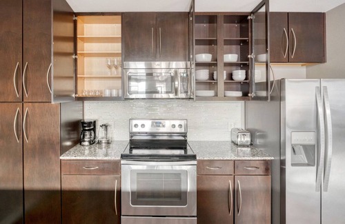 Barton Heights Apartment | Hip Barton Springs 1BR w/ W/D, Gym & Pool, nr Town Lake, by Blueground