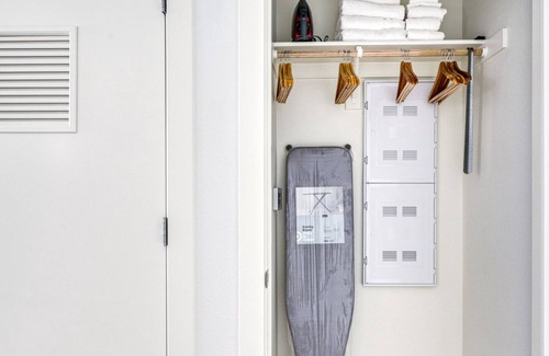 Downtown Berkeley Apartment | Hip Berkeley Studio w/ W/D & Coworking, walkable to BART, by Blueground