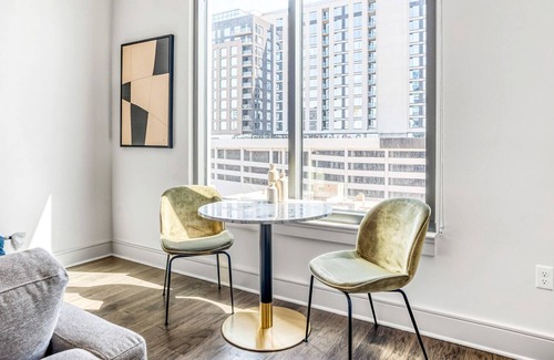 Civic Center Apartment | Hip Golden Triangle Studio w/ Gym & Pool near Capitol Hill, by Blueground