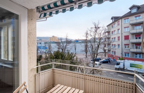 Oerlikon Apartment | Hip Oerlikon 3.5 Room w/Balcony, 1min to Train Station, by Blueground