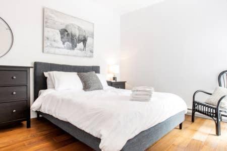 Little Italy Apartment | Hip, Stylish Apartment In Little Italy by Den Stays