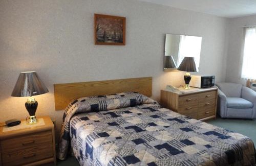Pelham Hotel | Hipwell's Motel