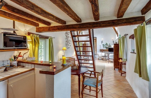 Saint-Laurent-des-Mortiers House | Historic Loire Hideaway