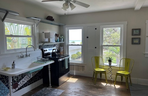St. Petersburg - Clearwater House | Historic 1-bedroom Gulf front house in Palm Harbor