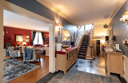 Duluth House | Historic 1200sqft Luxury Ballroom Suite