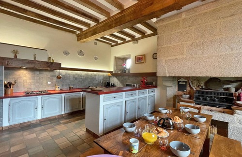 Colombiers Cottage | Historic 15th Century Manor with Large Private Garden, Games Room, and Fishing Pond