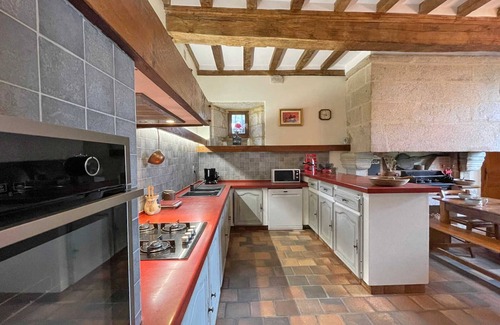 Colombiers Cottage | Historic 15th Century Manor with Large Private Garden, Games Room, and Fishing Pond