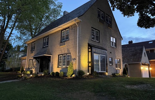 Downtown Niagara Falls House | Historic 1814 Tudor-River Views In Niagara Falls